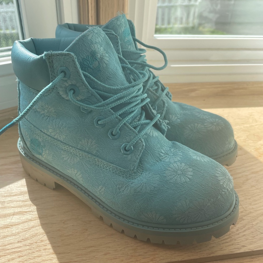 Blue Timberland Girls size 1.5